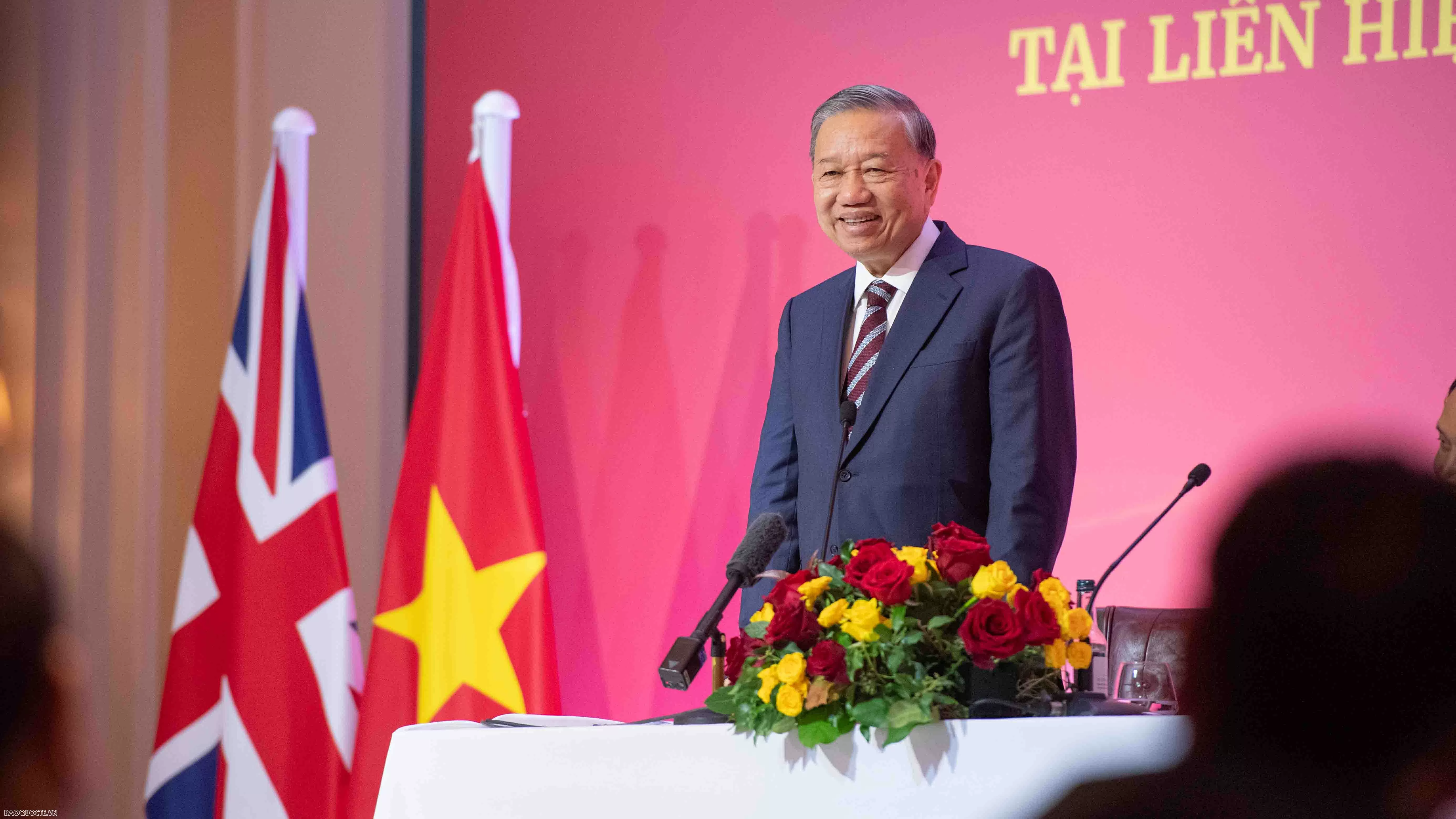 Tổng Bí thư Tô Lâm gặp gỡ cộng đồng người Việt Nam tại Vương quốc Anh Tổng Bí thư Tô Lâm gặp gỡ cộng đồng người Việt Nam tại Vương quốc Anh