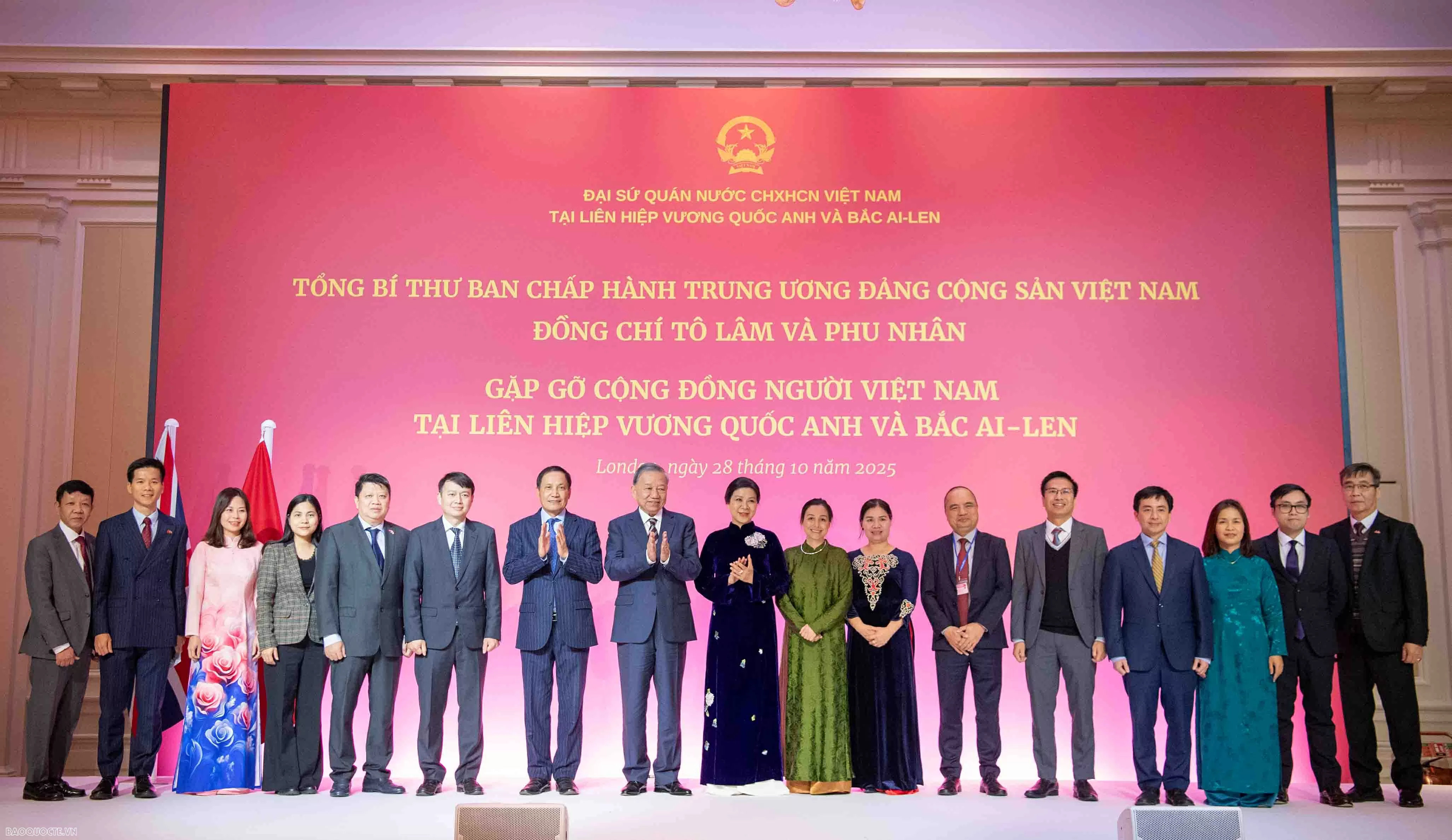 Tổng Bí thư Tô Lâm gặp gỡ cộng đồng người Việt Nam tại Vương quốc Anh