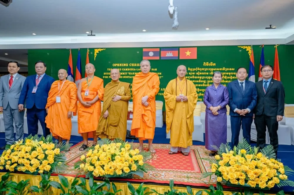Hội nghị thượng đỉnh Phật giáo Việt Nam-Lào-Campuchia: Cơ hội gặp gỡ, củng cố tình đồng pháp lữ, đồng châu thổ Mekong Hội nghị thượng đỉnh Phật giáo Việt Nam-Lào-Campuchia: Cơ hội gặp gỡ, củng cố tình đồng pháp lữ, đồng châu thổ Mekong
