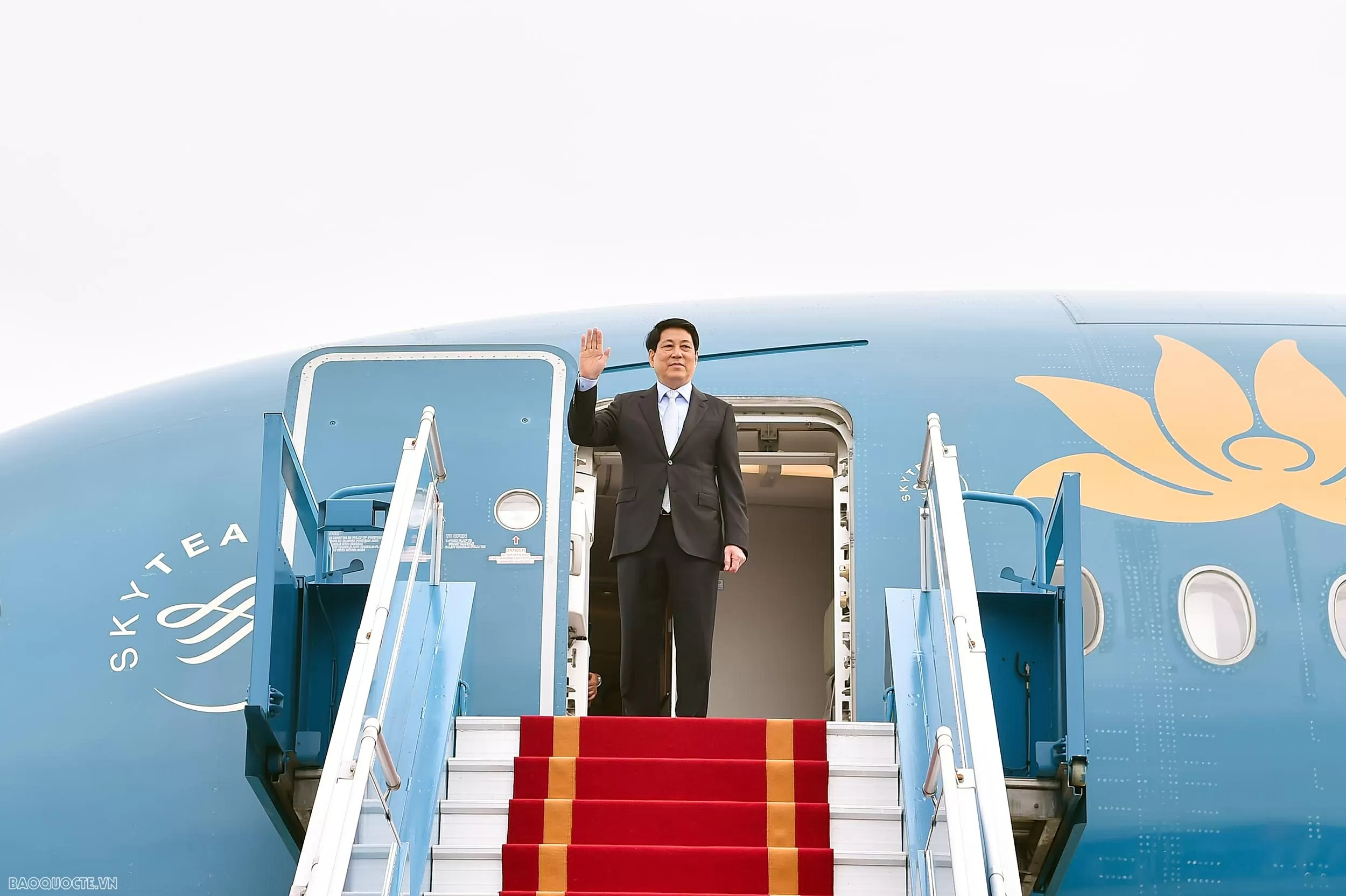 Chủ tịch nước Lương Cường lên đường tham dự Tuần lễ Cấp cao APEC lần thứ 32 và thăm, làm việc song phương tại Hàn Quốc Chủ tịch nước Lương Cường lên đường tham dự Tuần lễ Cấp cao APEC lần thứ 32 và thăm, làm việc song phương tại Hàn Quốc