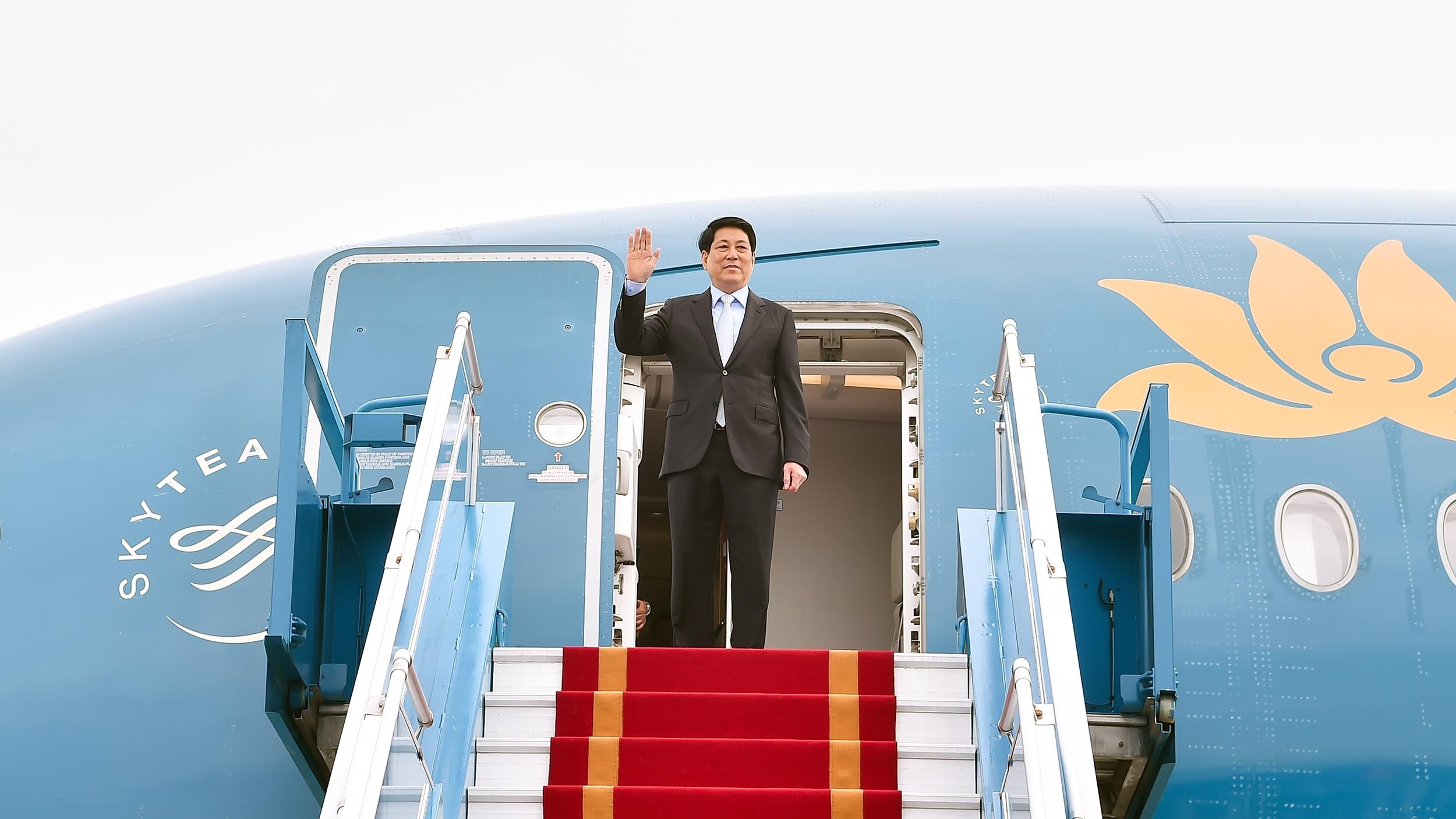 Chủ tịch nước Lương Cường lên đường tham dự Tuần lễ Cấp cao APEC lần thứ 32 và làm việc song phương tại Hàn Quốc