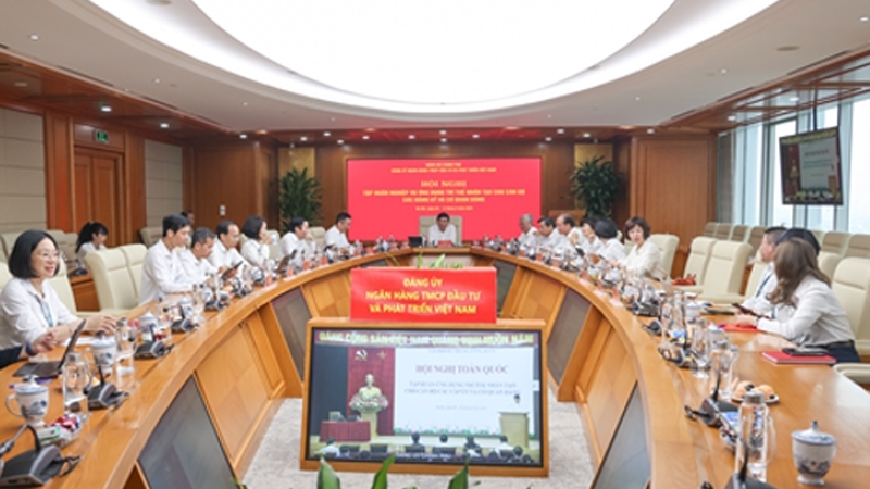 doi moi sinh hoat quan ly dang vien bang cong nghe va mo hinh moi dang bo ngan hang bidv tien phong trong chuyen doi so