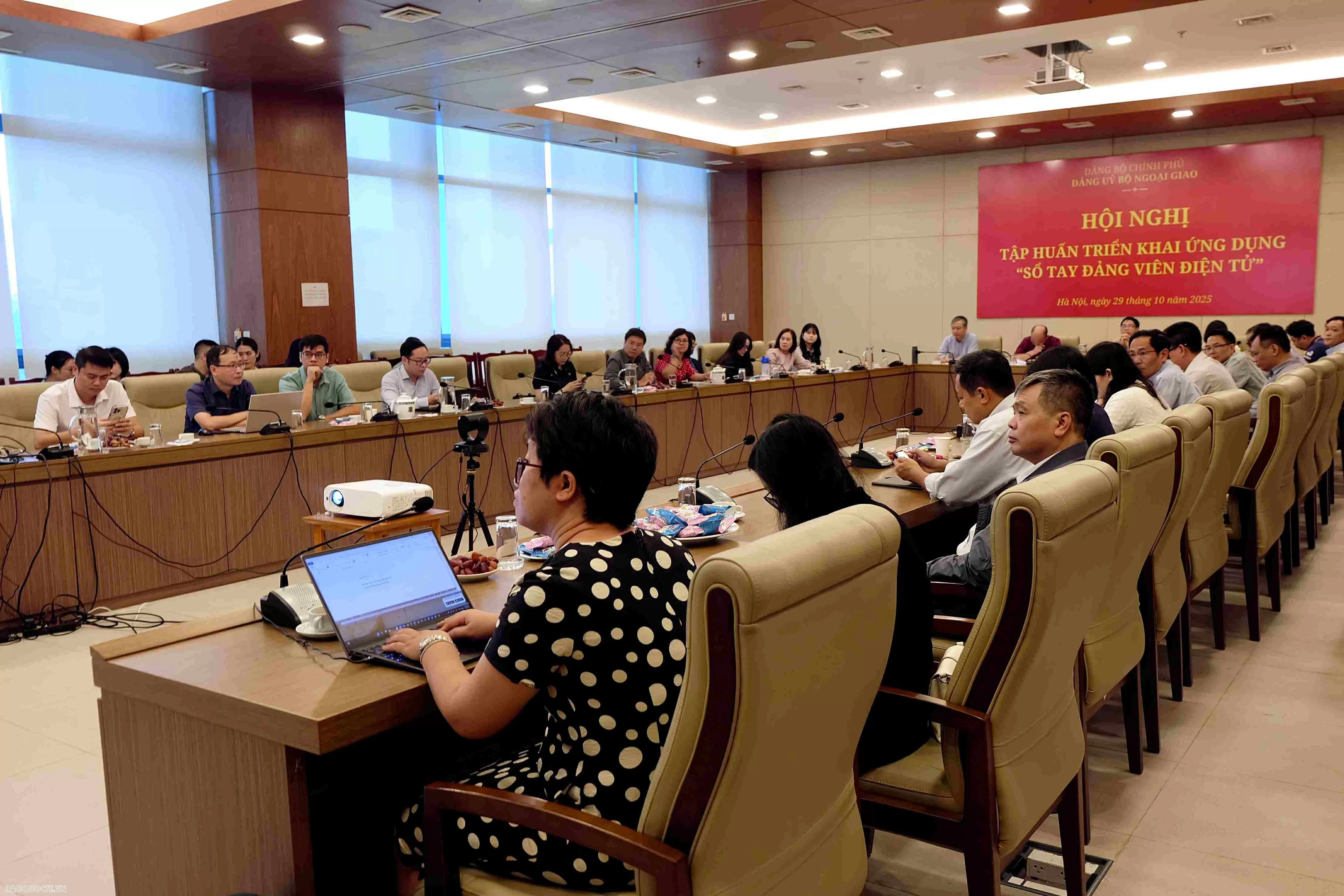 Hội nghị tập huấn triển khai ứng dụng Sổ tay đảng viên điện tử