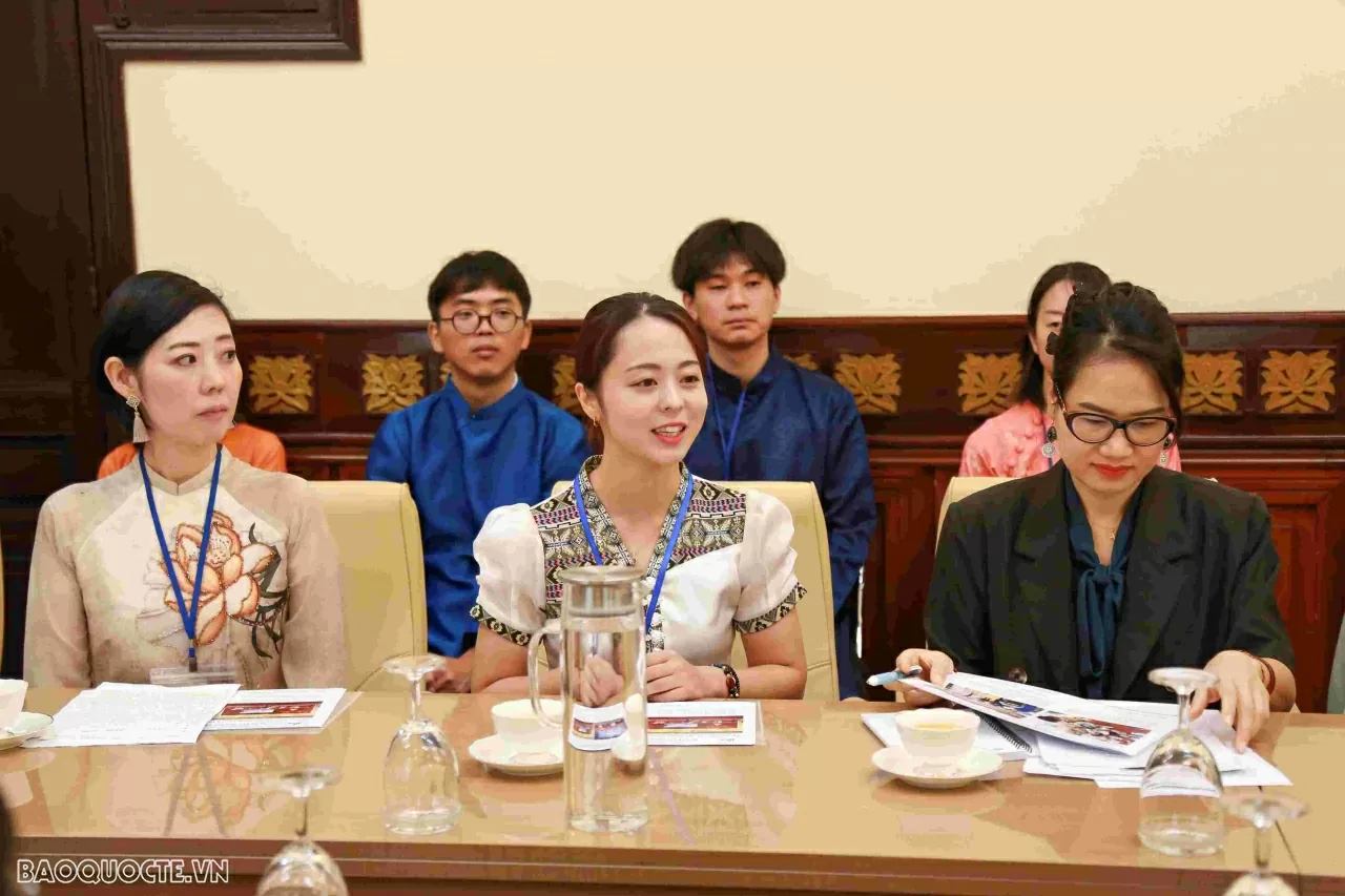 Thứ trưởng Nguyễn Minh Vũ tiếp đoàn Thứ trưởng Nguyễn Minh Vũ tiếp đoàn