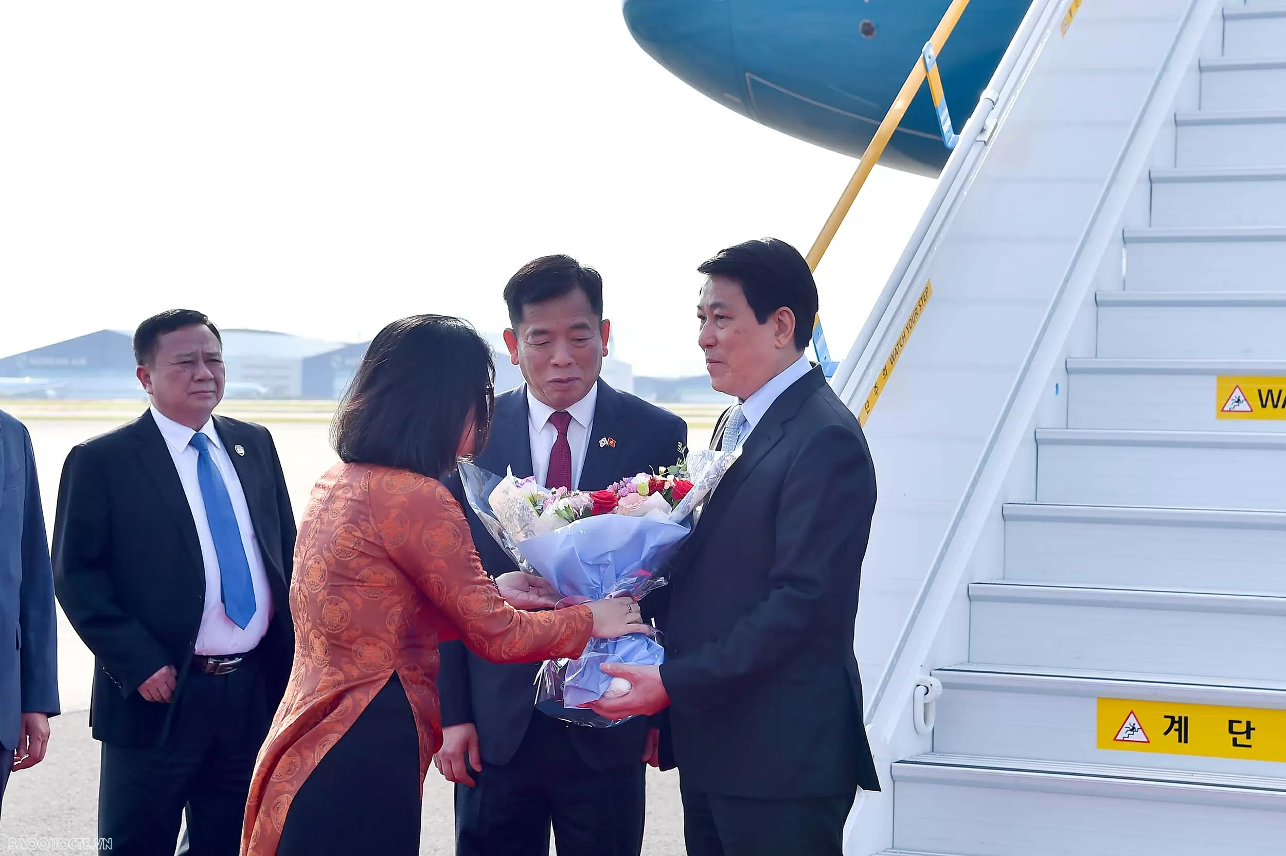 Chủ tịch nước Lương Cường đến Hàn Quốc, bắt đầu chương trình tham dự Tuần lễ Cấp cao APEC 2025