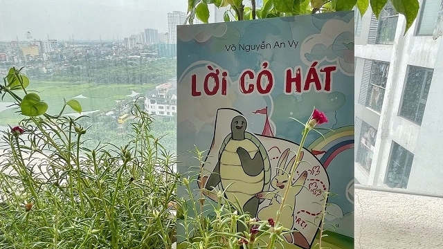 'Lời cỏ hát': Cuốn sách song ngữ góp phần lan tỏa văn hóa đọc tới học sinh