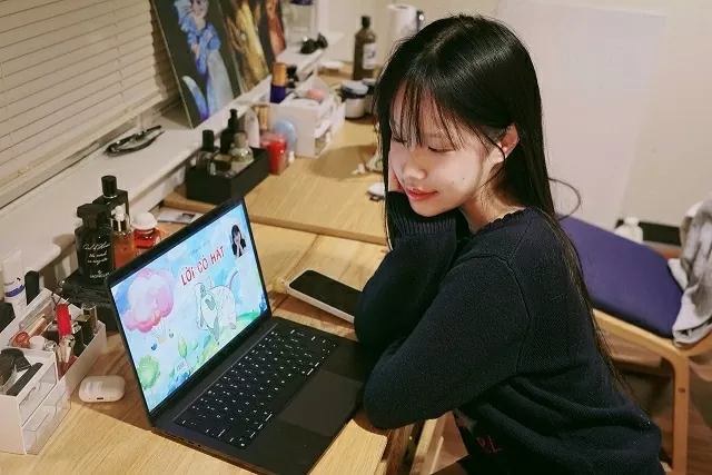 'Lời cỏ hát': Cuốn sách song ngữ góp phần lan tỏa văn hóa đọc với học sinh 'Lời cỏ hát': Cuốn sách song ngữ góp phần lan tỏa văn hóa đọc với học sinh