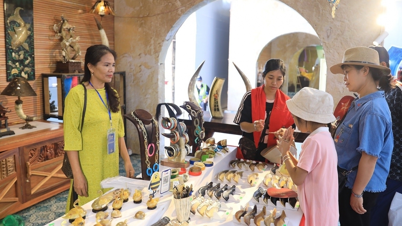 Hạ tầng làng nghề - Đòn bẩy đưa du lịch Hà Nội cất cánh