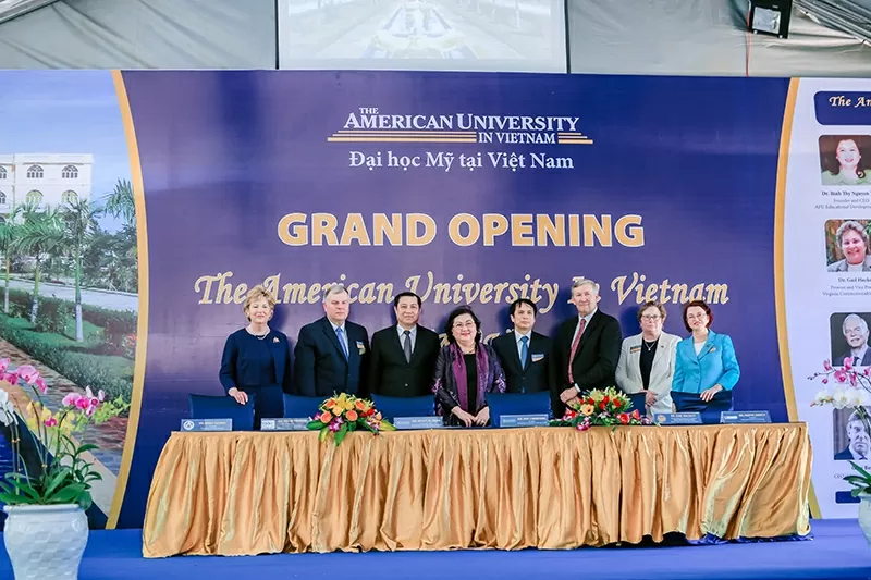 Trong hơn ba thập kỷ phát triển, APU và AUV đã thiết lập mạng lưới hợp tác với hàng chục trường đại học hàng đầu tại Hoa Kỳ như Arizona State University, Virginia Commonwealth University, Central Michigan University, UMKC, San Diego State University…, tạo nên hệ sinh thái giáo dục đa dạng từ phổ thông đến đại học, góp phần đào tạo nguồn nhân lực chất lượng cao, phục vụ sự nghiệp phát triển quốc gia trong bối cảnh toàn cầu hóa. Trong hơn ba thập kỷ phát triển, APU và AUV đã thiết lập mạng lưới hợp tác với hàng chục trường đại học hàng đầu tại Hoa Kỳ như Arizona State University, Virginia Commonwealth University, Central Michigan University, UMKC, San Diego State University…, tạo nên hệ sinh thái giáo dục đa dạng từ phổ thông đến đại học, góp phần đào tạo nguồn nhân lực chất lượng cao, phục vụ sự nghiệp phát triển quốc gia trong bối cảnh toàn cầu hóa.