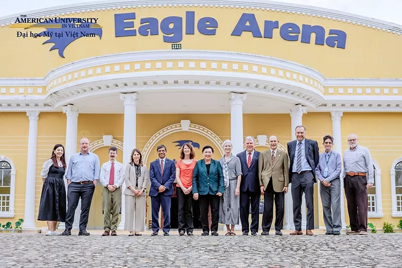 Tiến sĩ Thy Bình chào đón đoàn lãnh đạo từ các đại học đối tác uy tín như Virginia Commonwealth University, Arizona State University, UMKC, Central Michigan University, Portland State University, FIT…. trong các chuyến thăm và làm việc thường niên.