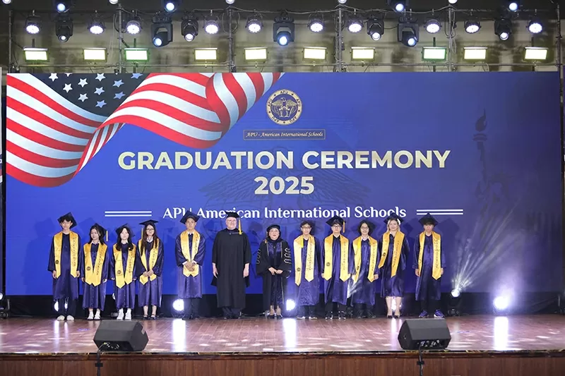 Với bước đệm có được từ APU và AUV, rất nhiều cựu học sinh đã tốt nghiệp tại các trường Đại học danh giá trên toàn thế giới, đã và đang có sự nghiệp kinh doanh tại khắp nơi thế giới hoặc nắm giữ các vị trí quan trọng trong các công ty tầm cỡ toàn cầu như 