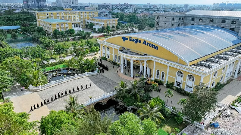 Học sinh tại APU, ngoài việc học các chương trình AP mà APU là trung tâm khảo thí trực thuộc tổ chức College Board thì học sinh được khuyến khích theo học chương trình Cầu nối đại học (College Bridge Program/Dual Enrollment Program – APU liên kết với những trường ĐH danh giá ở Mỹ), duy nhất tại APU. Học sinh tại APU, ngoài việc học các chương trình AP mà APU là trung tâm khảo thí trực thuộc tổ chức College Board thì học sinh được khuyến khích theo học chương trình Cầu nối đại học (College Bridge Program/Dual Enrollment Program – APU liên kết với nhữn