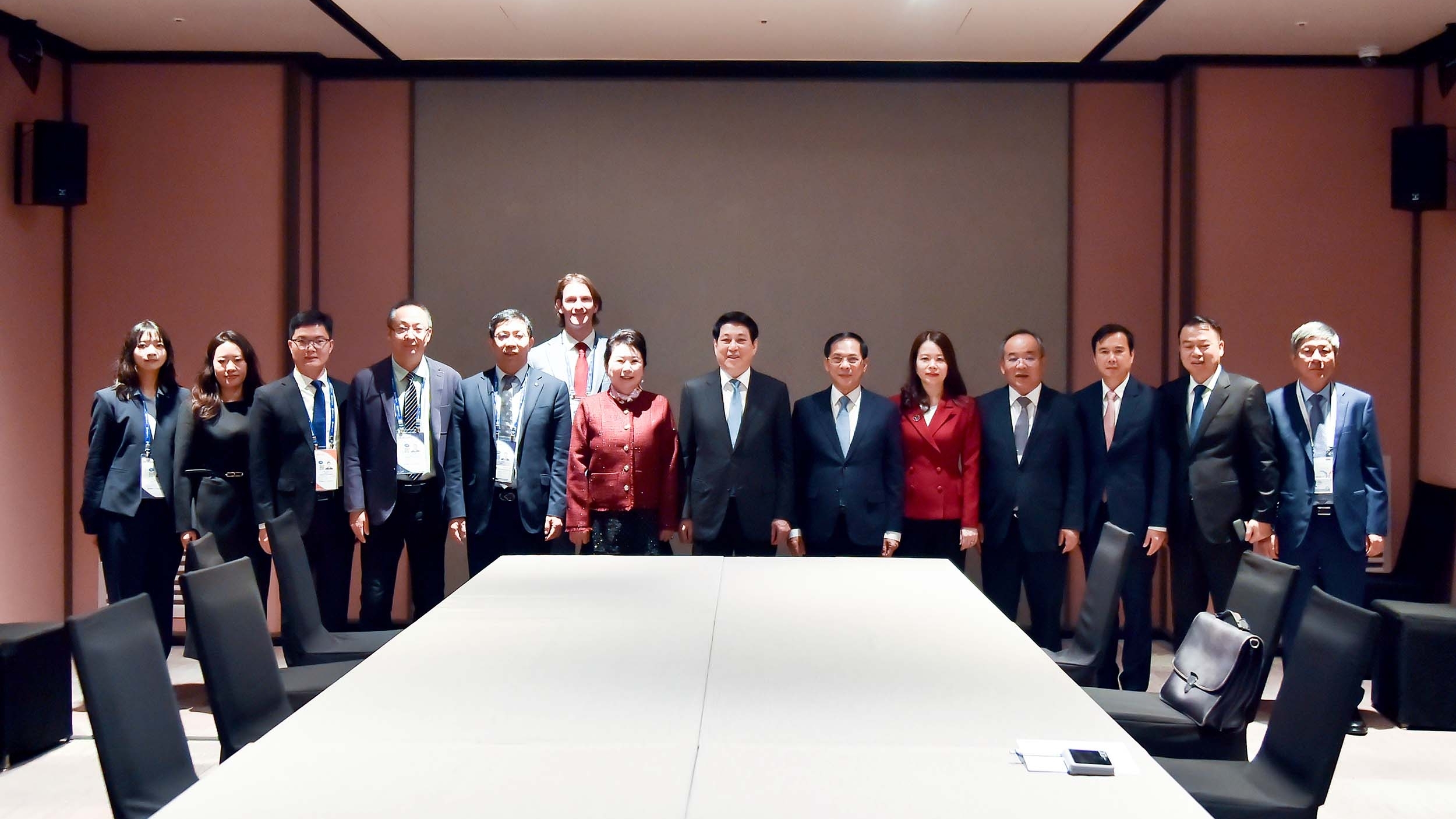 chu tich nuoc luong cuong tiep nha sang lap tap doan mebo international