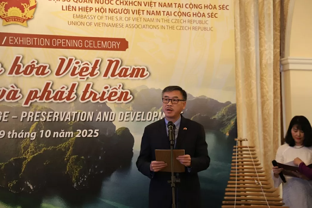 Triển lãm Di sản văn hóa Việt Nam - Bảo tồn và phát triển: Hơi thở Việt giữa lòng châu Âu Triển lãm Di sản văn hóa Việt Nam - Bảo tồn và phát triển: Hơi thở Việt giữa lòng châu Âu
