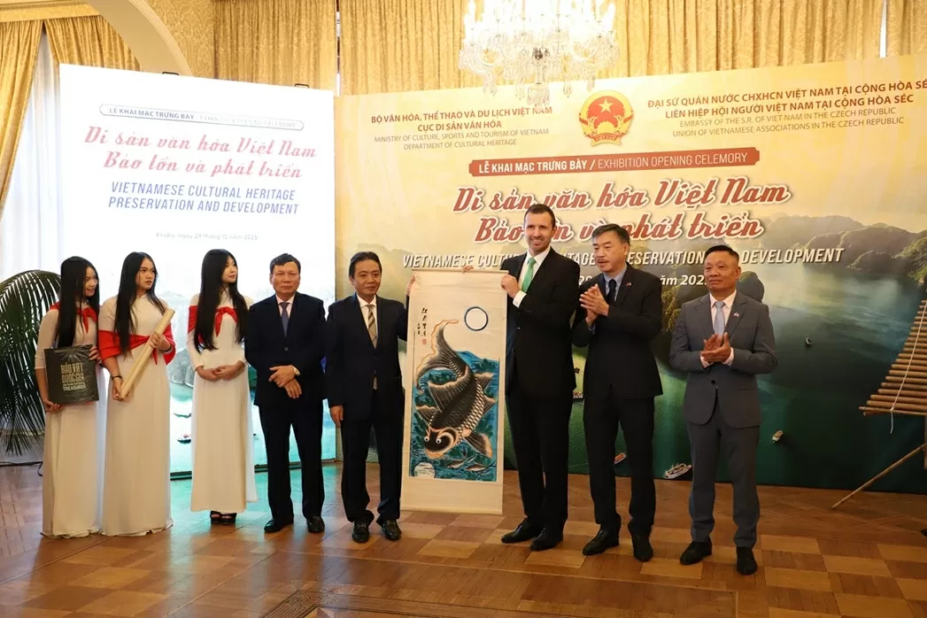 Triển lãm Di sản văn hóa Việt Nam - Bảo tồn và phát triển: Hơi thở Việt giữa lòng châu Âu Triển lãm Di sản văn hóa Việt Nam - Bảo tồn và phát triển: Hơi thở Việt giữa lòng châu Âu