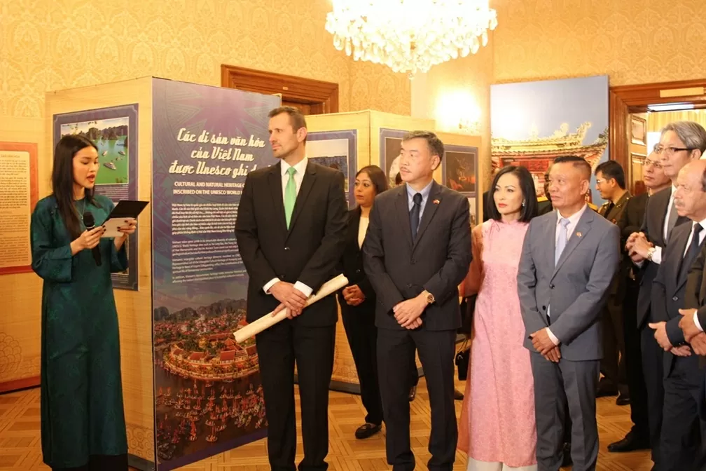 Triển lãm Di sản văn hóa Việt Nam - Bảo tồn và phát triển: Hơi thở Việt giữa lòng châu Âu Triển lãm Di sản văn hóa Việt Nam - Bảo tồn và phát triển: Hơi thở Việt giữa lòng châu Âu