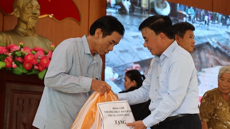 Thường trực Ban Bí thư Trần Cẩm Tú: Ưu tiên cao nhất, nhiệm vụ cấp bách là bảo đảm an toàn tính mạng nhân dân