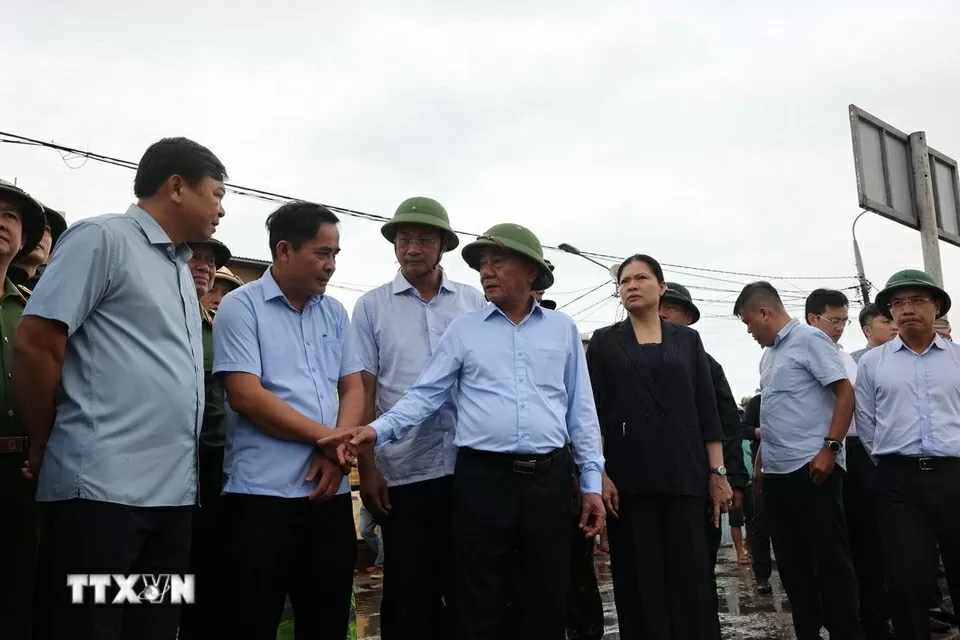 Thường trực Ban Bí thư Trần Cẩm Tú: Không để người dân bị thiếu thốn, cô lập trong thiên tai Thường trực Ban Bí thư Trần Cẩm Tú: Không để người dân bị thiếu thốn, cô lập trong thiên tai