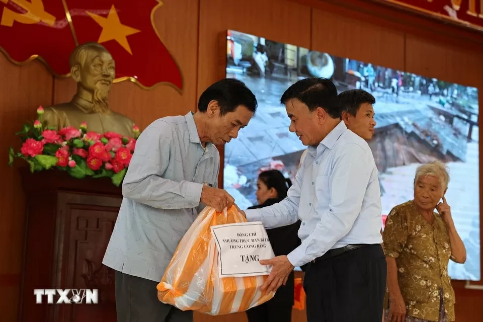 Thường trực Ban Bí thư Trần Cẩm Tú: Không để người dân bị thiếu thốn, cô lập trong thiên tai