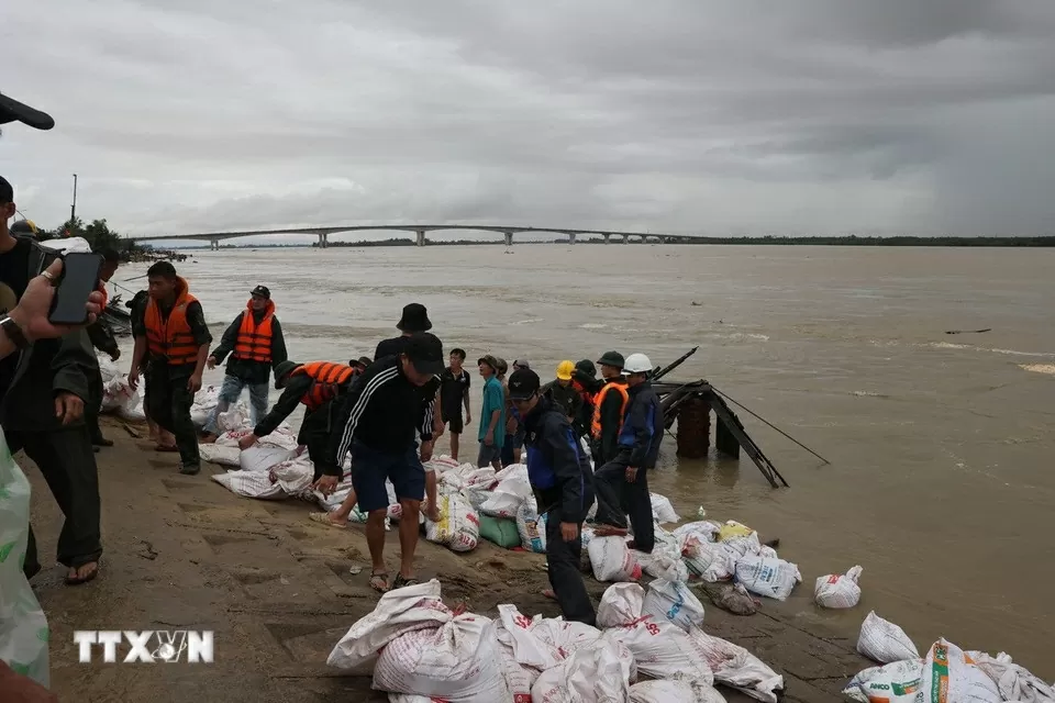 Thường trực Ban Bí thư Trần Cẩm Tú: Không để người dân bị thiếu thốn, cô lập trong thiên tai