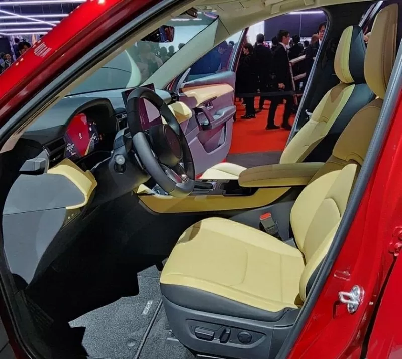 Bên trong khoang lái, CX-5 thế hệ mới khoác lên mình phong cách thiết kế tối giản nhưng đậm chất công nghệ. Bên trong khoang lái, CX-5 thế hệ mới khoác lên mình phong cách thiết kế tối giản nhưng đậm chất công nghệ.