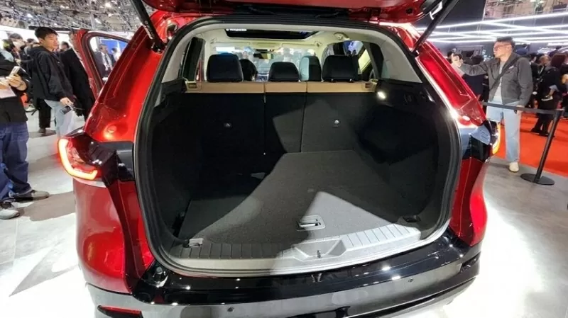 Dung tích khoang chứa đồ cũng được cải thiện rõ rệt từ 442 lít lên 583 lít.