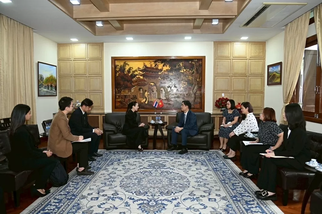 Đại sứ Phạm Việt Hùng tiếp Chủ tịch Liên đoàn bóng đá Thái Lan Đại sứ Phạm Việt Hùng tiếp Chủ tịch Liên đoàn bóng đá Thái Lan