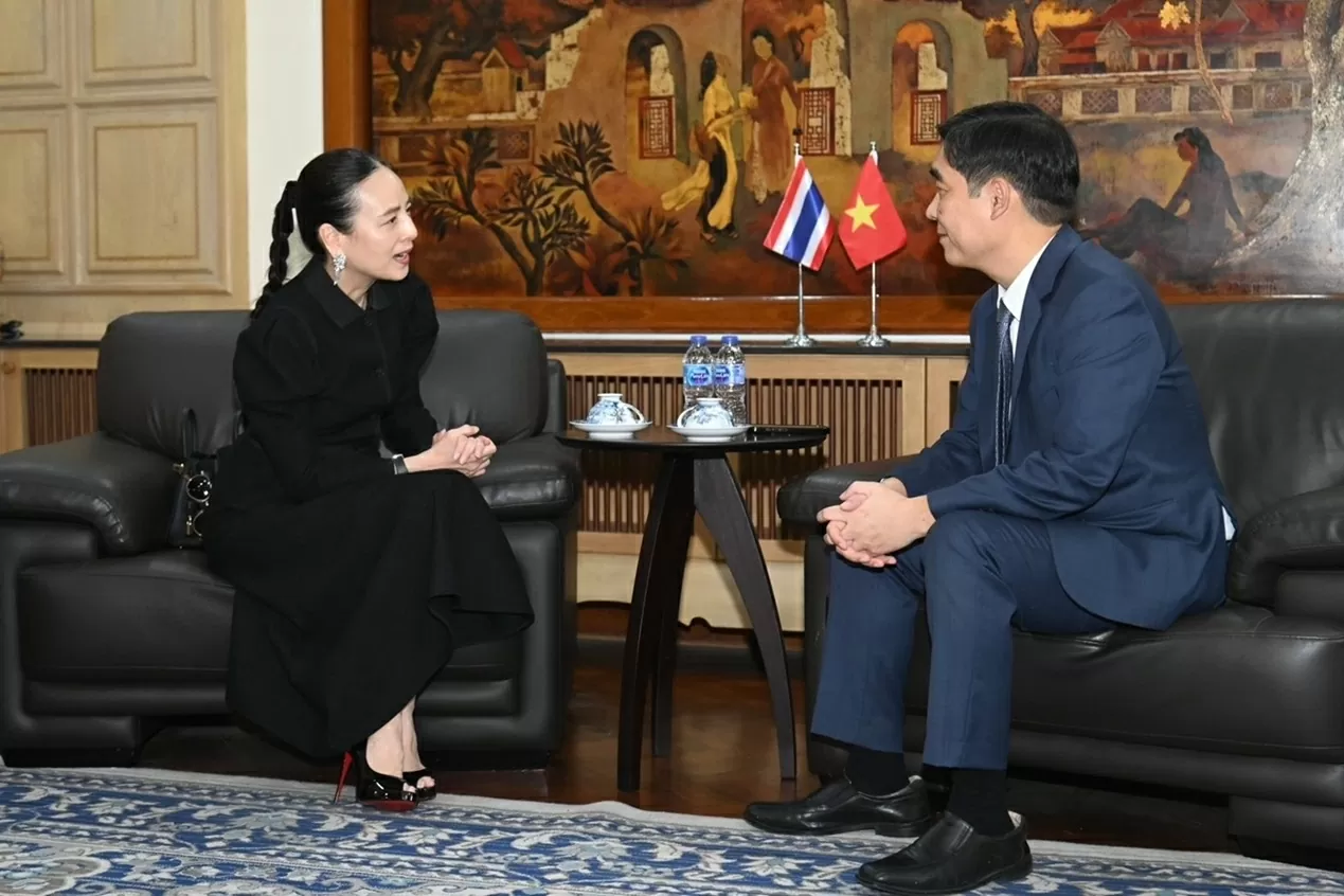 Đại sứ Phạm Việt Hùng tiếp Chủ tịch Liên đoàn bóng đá Thái Lan