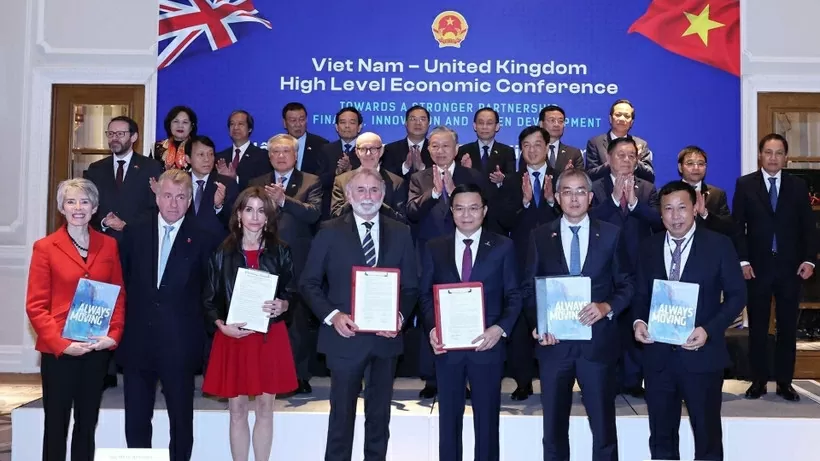 Tổng Bí thư Tô Lâm chứng kiến Lễ trao thỏa thuận hợp tác giữa các bộ, ngành, địa phương, doanh nghiệp hai nước. (Ảnh: Thống Nhất/TTXVN)