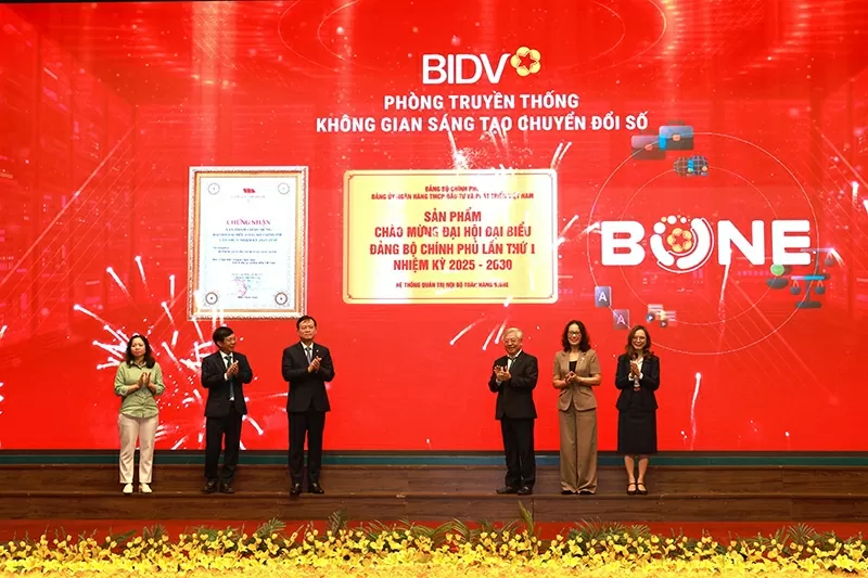 Đảng ủy BIDV được Đảng ủy Chính phủ công nhận Hệ thống quản trị số B.One là công trình chào mừng Đại hội Đảng bộ Chính phủ lần thứ I – dấu mốc BIDV tiên phong trong chuyển đổi số công tác Đảng.