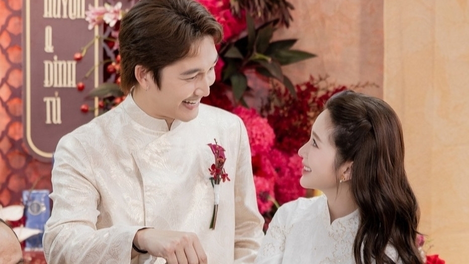 Diễn viên Ngọc Huyền xinh đẹp, rạng rỡ trong lễ ăn hỏi với Đình Tú