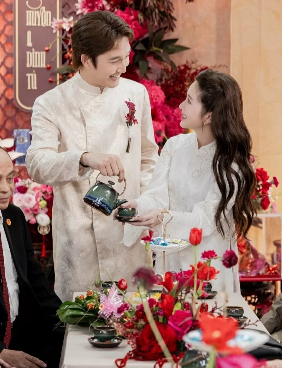 Diễn viên Ngọc Huyền xinh đẹp, rạng rỡ trong lễ ăn hỏi Diễn viên Ngọc Huyền xinh đẹp, rạng rỡ trong lễ ăn hỏi