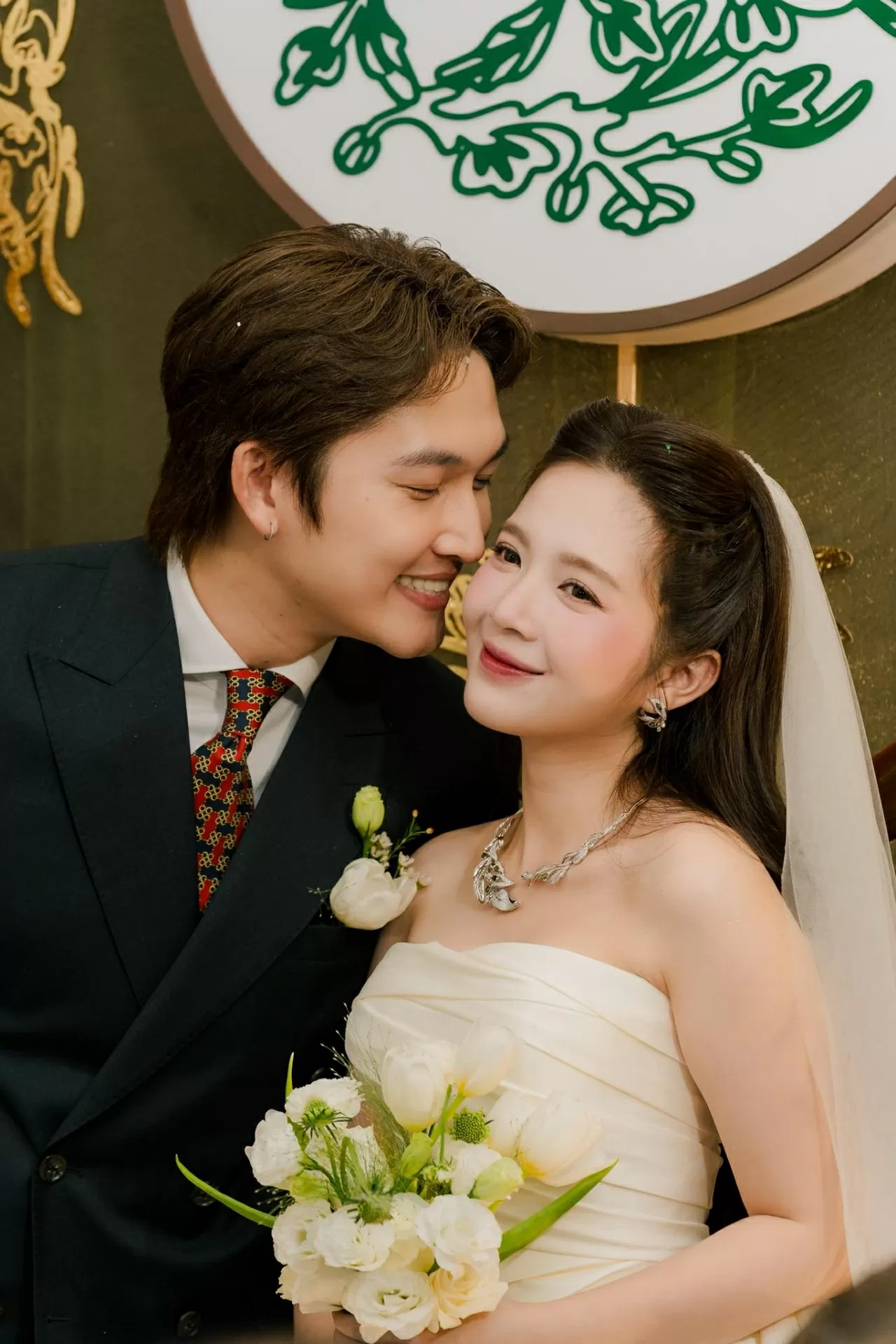 Diễn viên Ngọc Huyền xinh đẹp, rạng rỡ trong lễ ăn hỏi với Đình Tú Diễn viên Ngọc Huyền xinh đẹp, rạng rỡ trong lễ ăn hỏi với Đình Tú