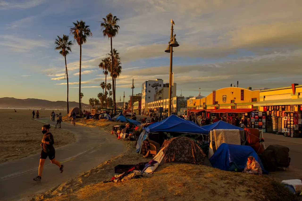 Bãi biển Venice 120 năm qua Tận hưởng sự phóng khoáng, tự do, mang đậm phong cách bohemian nơi bãi biển Venice của nước Mỹ