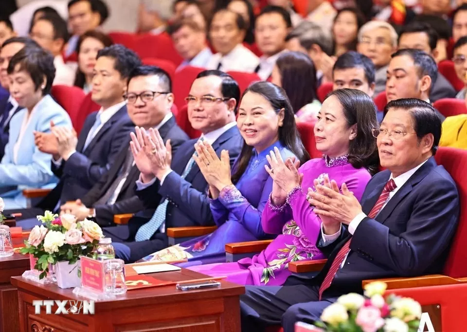 Thủ tướng Phạm Minh Chính dự lễ trao giải báo chí toàn quốc phòng, chống tham nhũng, lãng phí, tiêu cực Thủ tướng Phạm Minh Chính dự lễ trao giải báo chí toàn quốc phòng, chống tham nhũng, lãng phí, tiêu cực