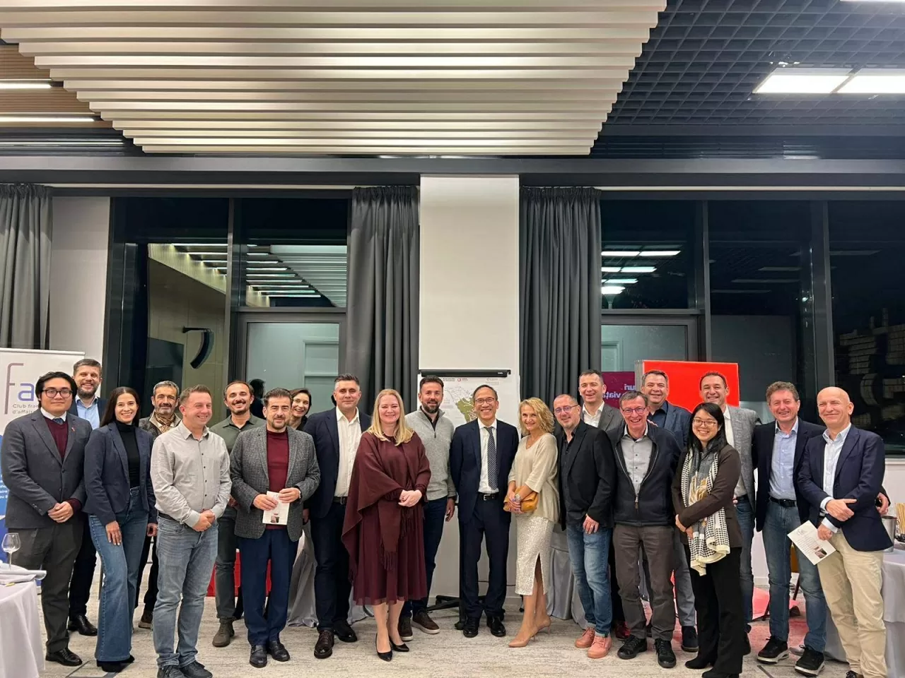 Đại sứ quán Việt Nam tại Romania tham dự hoạt động giới thiệu rượu vang các nước Pháp ngữ Đại sứ quán Việt Nam tại Romania tham dự hoạt động giới thiệu rượu vang các nước Pháp ngữ