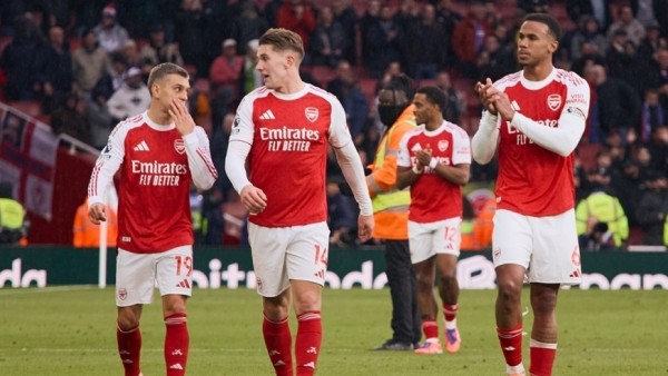 Arsenal vẫn kém xa kỷ lục giữ sạch lưới của Liverpool