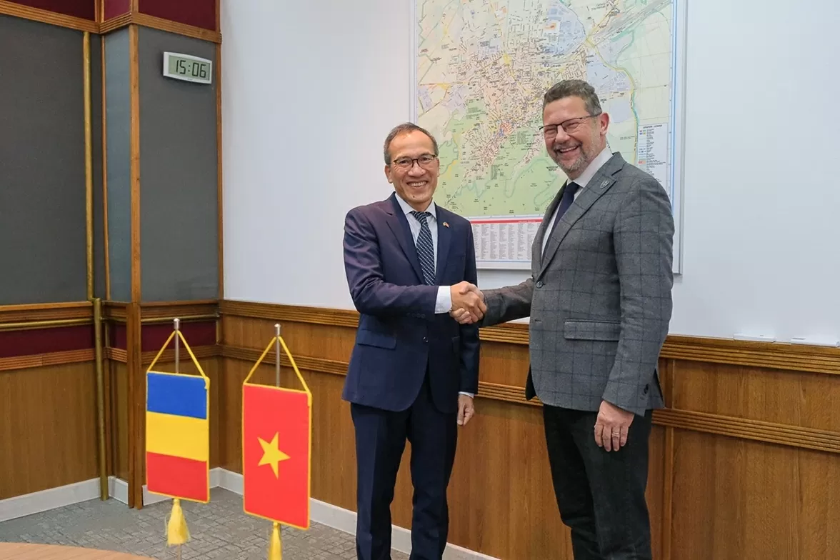Đại sứ quán Việt Nam tại Romania tham dự hoạt động giới thiệu rượu vang các nước Pháp ngữ