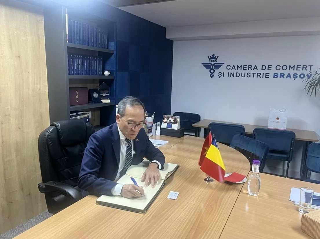 Đại sứ quán Việt Nam tại Romania tham dự hoạt động giới thiệu rượu vang các nước Pháp ngữ