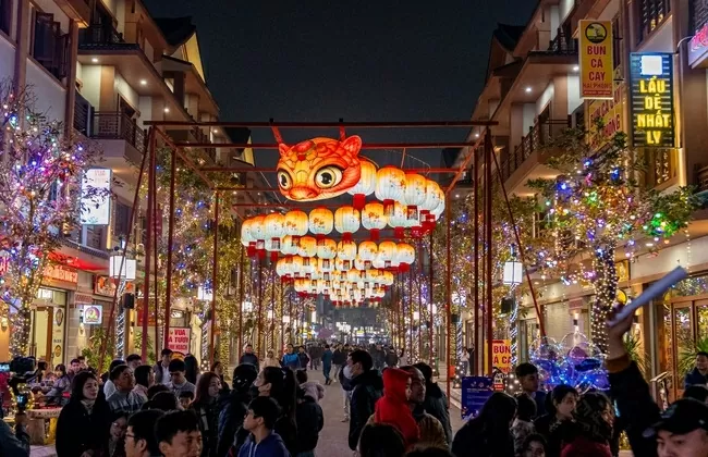 Lễ hội Đèn lồng Quốc tế Ocean, còn gọi là Lễ hội Ánh sáng Phương Đông, đã diễn ra tại Hưng Yên từ ngày 18/1 đến 16/3/2025 Lễ hội Đèn lồng Quốc tế Ocean, còn gọi là Lễ hội Ánh sáng Phương Đông, đã diễn ra tại Hưng Yên từ ngày 18/1 đến 16/3/2025