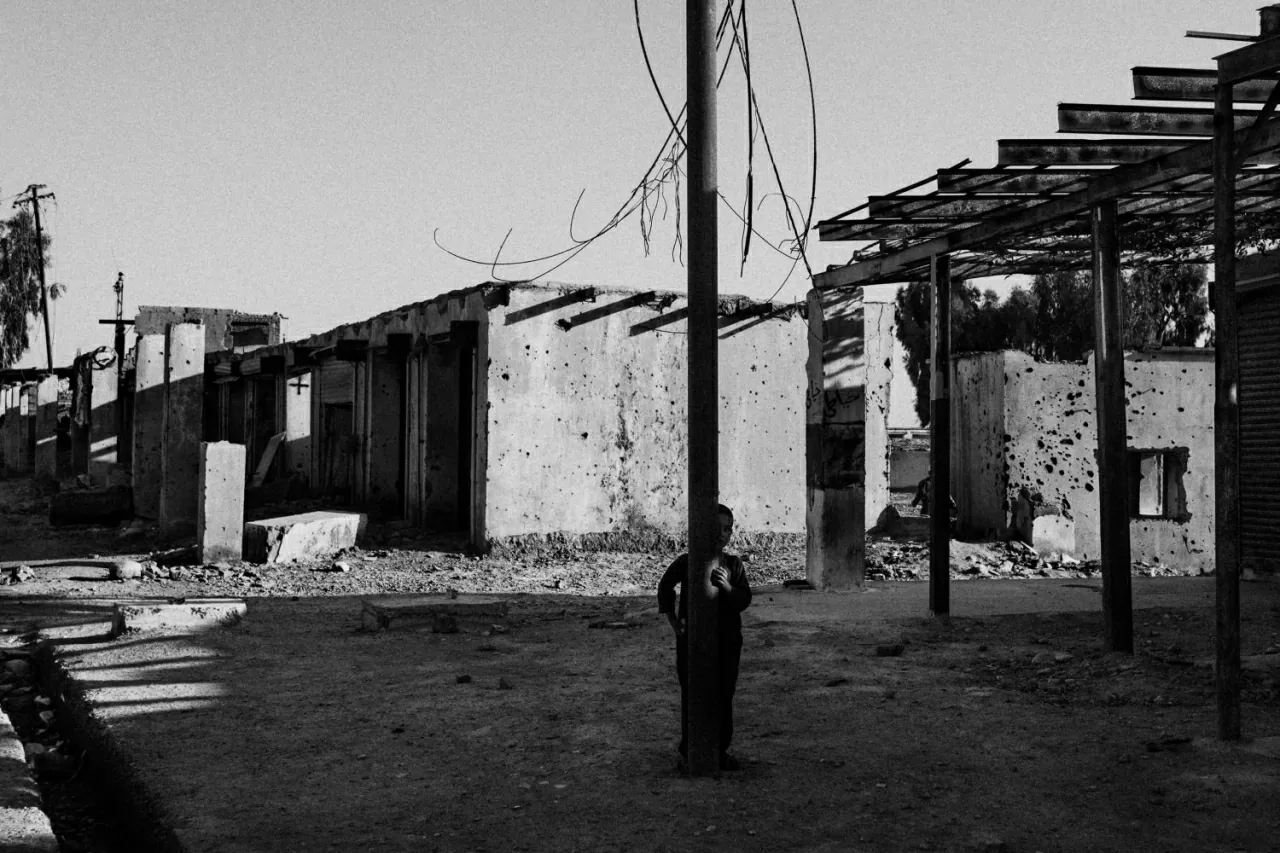 Cuộc sống thường nhật của người Afghanistan qua những gam màu trắng đen