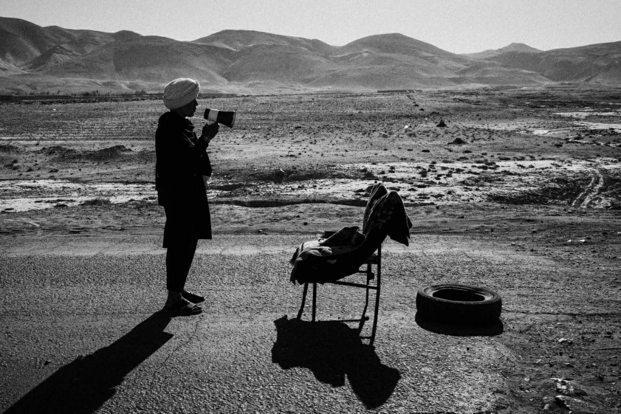 Cuộc sống thường nhật của người Afghanistan qua những gam màu trắng đen