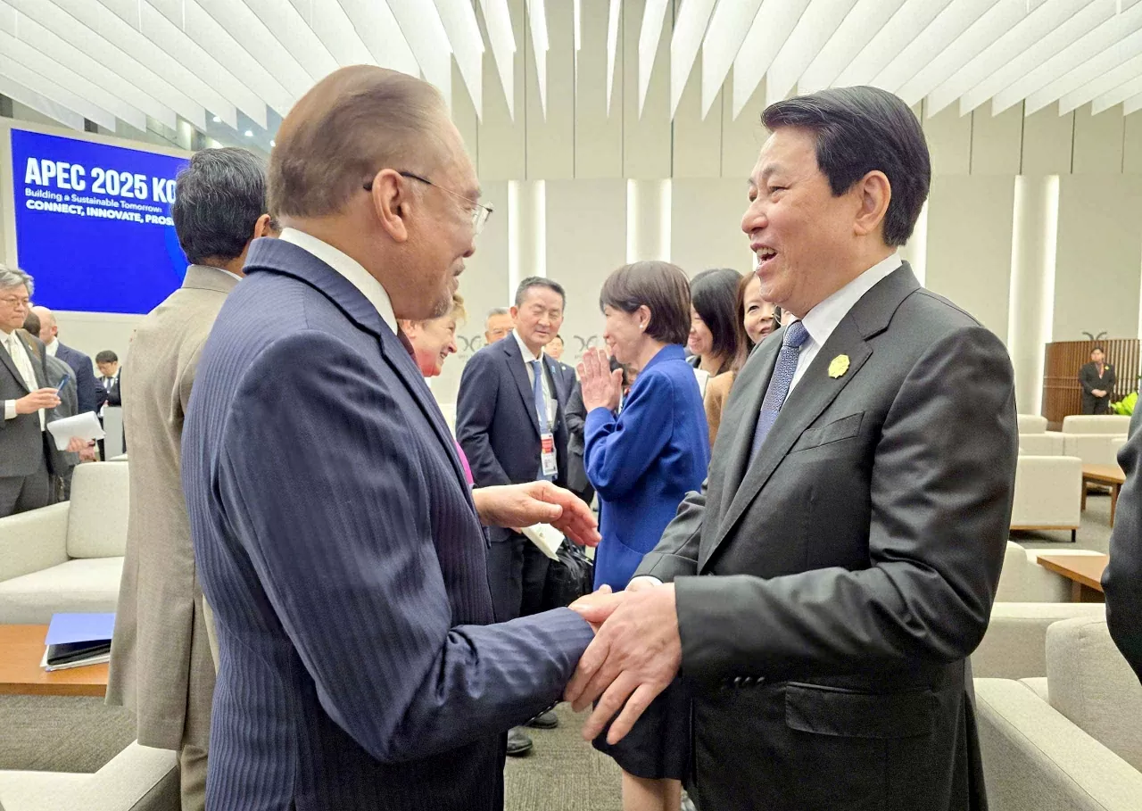 Chủ tịch nước Lương Cường gặp các lãnh đạo APEC Chủ tịch nước Lương Cường gặp các lãnh đạo APEC