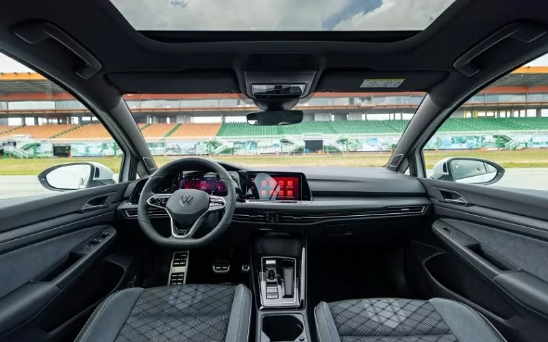 Cận cảnh Volkswagen Golf vừa ra mắt tại Việt Nam, giá từ 798 triệu đồng Cận cảnh Volkswagen Golf vừa ra mắt tại Việt Nam, giá từ 798 triệu đồng