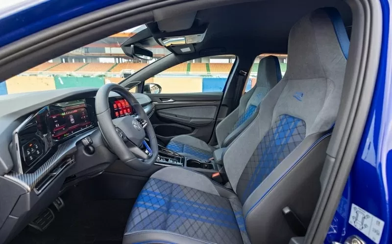 Cận cảnh Volkswagen Golf vừa ra mắt tại Việt Nam, giá từ 798 triệu đồng Cận cảnh Volkswagen Golf vừa ra mắt tại Việt Nam, giá từ 798 triệu đồng