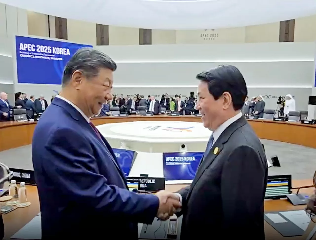 Chủ tịch nước Lương Cường gặp Tổng Bí thư, Chủ tịch nước Trung Quốc Tập Cận Bình