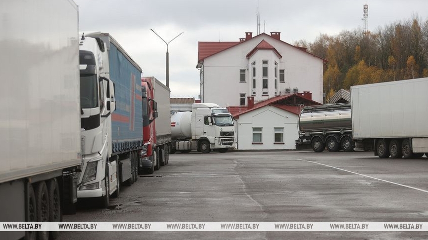 Hàng nghìn xe tải bị 'giữ làm con tin' giữa căng thẳng Lithuania-Belarus