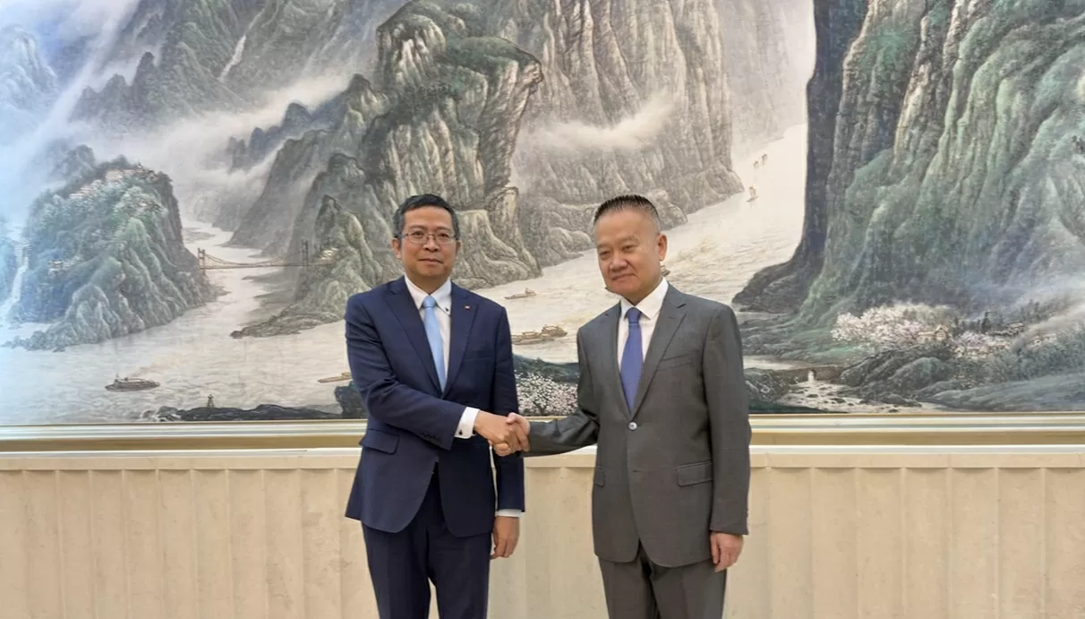 Đại sứ Việt Nam tại Trung Quốc Phạm Thanh Bình hội kiến Trưởng Ban Liên lạc Đối ngoại Trung ương Đảng Cộng sản Trung Quốc Lưu Hải Tinh. Đại sứ Việt Nam tại Trung Quốc Phạm Thanh Bình hội kiến Trưởng Ban Liên lạc Đối ngoại Trung ương Đảng Cộng sản Trung Quốc Lưu Hải Tinh.