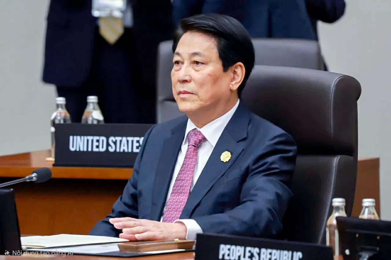 Thứ trưởng Nguyễn Minh Hằng trả lời phỏng vấn về chuyến công tác của Chủ tịch nước Lương Cường tham dự Tuần lễ cấp cao APEC 2025 kết hợp hoạt động son Thứ trưởng Nguyễn Minh Hằng trả lời phỏng vấn về chuyến công tác của Chủ tịch nước Lương Cường tham dự Tuần lễ cấp cao APEC 2025 kết hợp hoạt động son