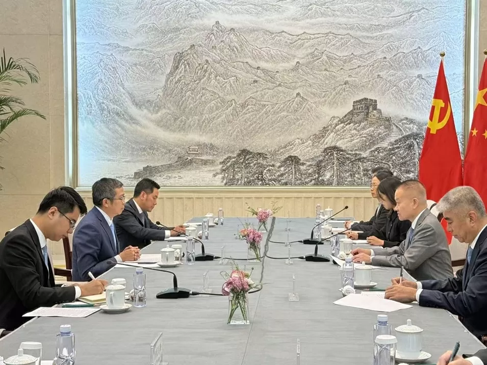 Đại sứ Việt Nam tại Trung Quốc Phạm Thanh Bình hội kiến Trưởng Ban Liên lạc Đối ngoại Trung ương Đảng Cộng sản Trung Quốc Lưu Hải Tinh